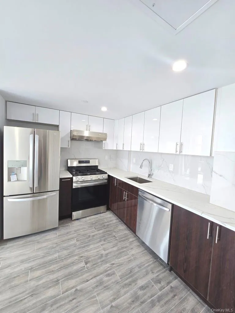 65-18 Austin Street, New York, NY, 2 Bedrooms Bedrooms, 5 Rooms Rooms,2 BathroomsBathrooms,Residential Lease,For Rent,Austin,0,1036636 65-18 Austin Street, New York, NY, 2 Bedrooms Bedrooms, 5 Rooms Rooms,2 BathroomsBathrooms,Residential Lease,For Rent,Austin,0,1036636