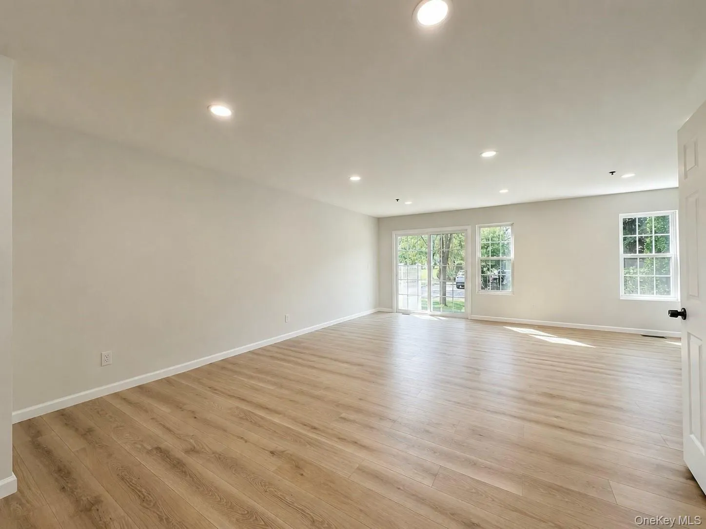 43 Commodore Circle, Brookhaven, NY, 2 Bedrooms Bedrooms, 5 Rooms Rooms,2 BathroomsBathrooms,Residential,For Rent,Commodore Circle,0,1036637 43 Commodore Circle, Brookhaven, NY, 2 Bedrooms Bedrooms, 5 Rooms Rooms,2 BathroomsBathrooms,Residential,For Rent,Commodore Circle,0,1036637