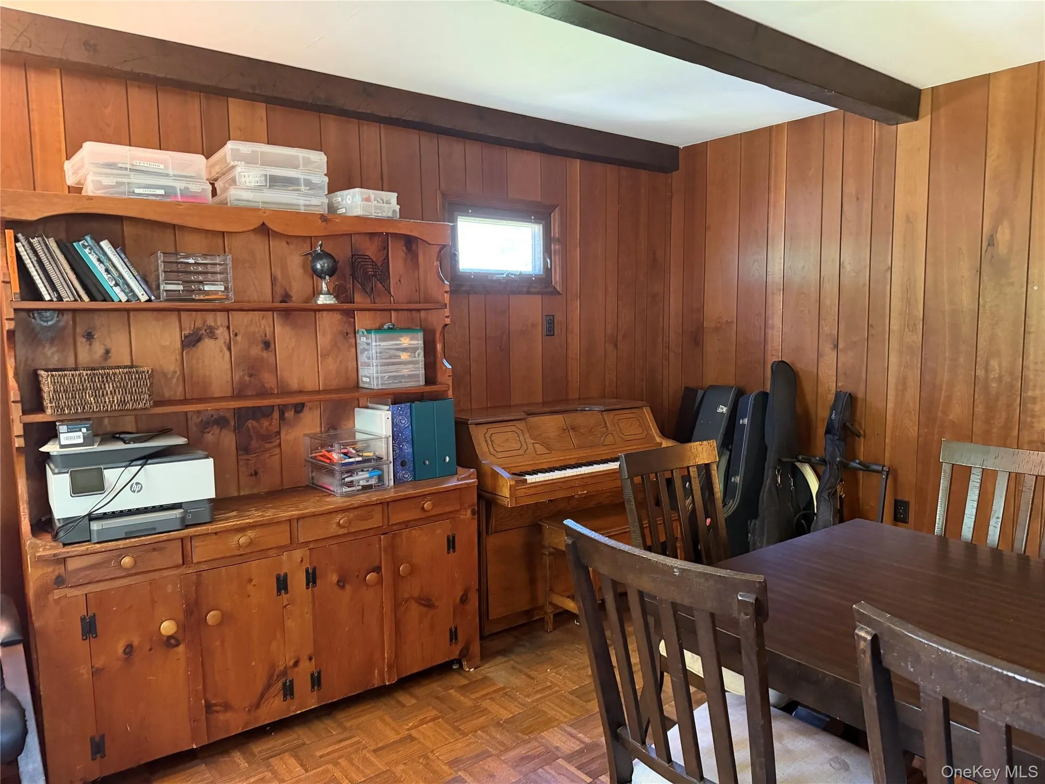 Plenty of space for home office or hobby room Plenty of space for home office or hobby room