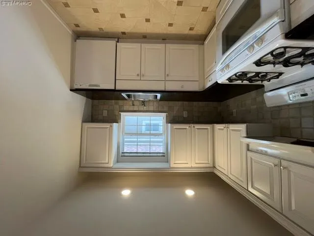 20 Edgewood Road, North Hempstead, NY, 3 Bedrooms Bedrooms, 6 Rooms Rooms,2 BathroomsBathrooms,Residential Lease,For Rent,Edgewood,0,1036641 20 Edgewood Road, North Hempstead, NY, 3 Bedrooms Bedrooms, 6 Rooms Rooms,2 BathroomsBathrooms,Residential Lease,For Rent,Edgewood,0,1036641