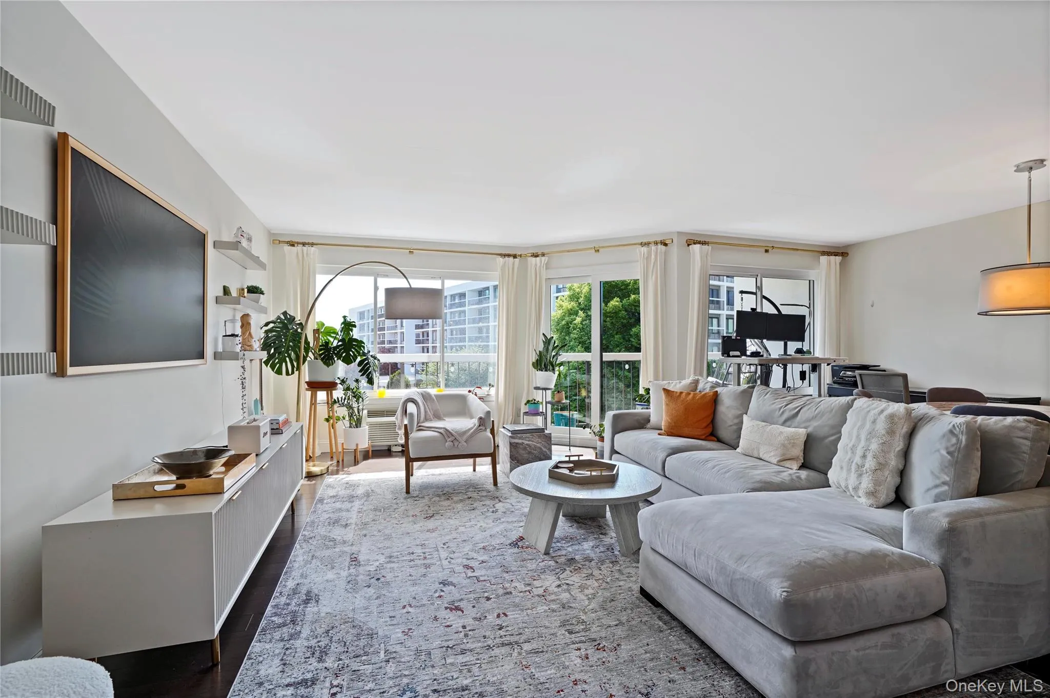 Large new windows bring me outside in. Great natural light. Large new windows bring me outside in. Great natural light.