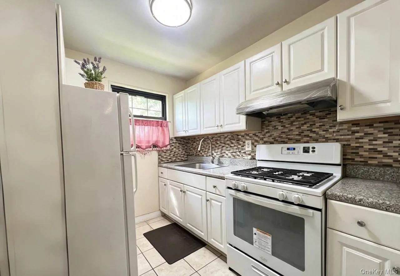 69-12 138th Street, New York, NY, 1 Bedroom Bedrooms, 4 Rooms Rooms,1 BathroomBathrooms,Residential,For Rent,138th Street,0,1036648 69-12 138th Street, New York, NY, 1 Bedroom Bedrooms, 4 Rooms Rooms,1 BathroomBathrooms,Residential,For Rent,138th Street,0,1036648