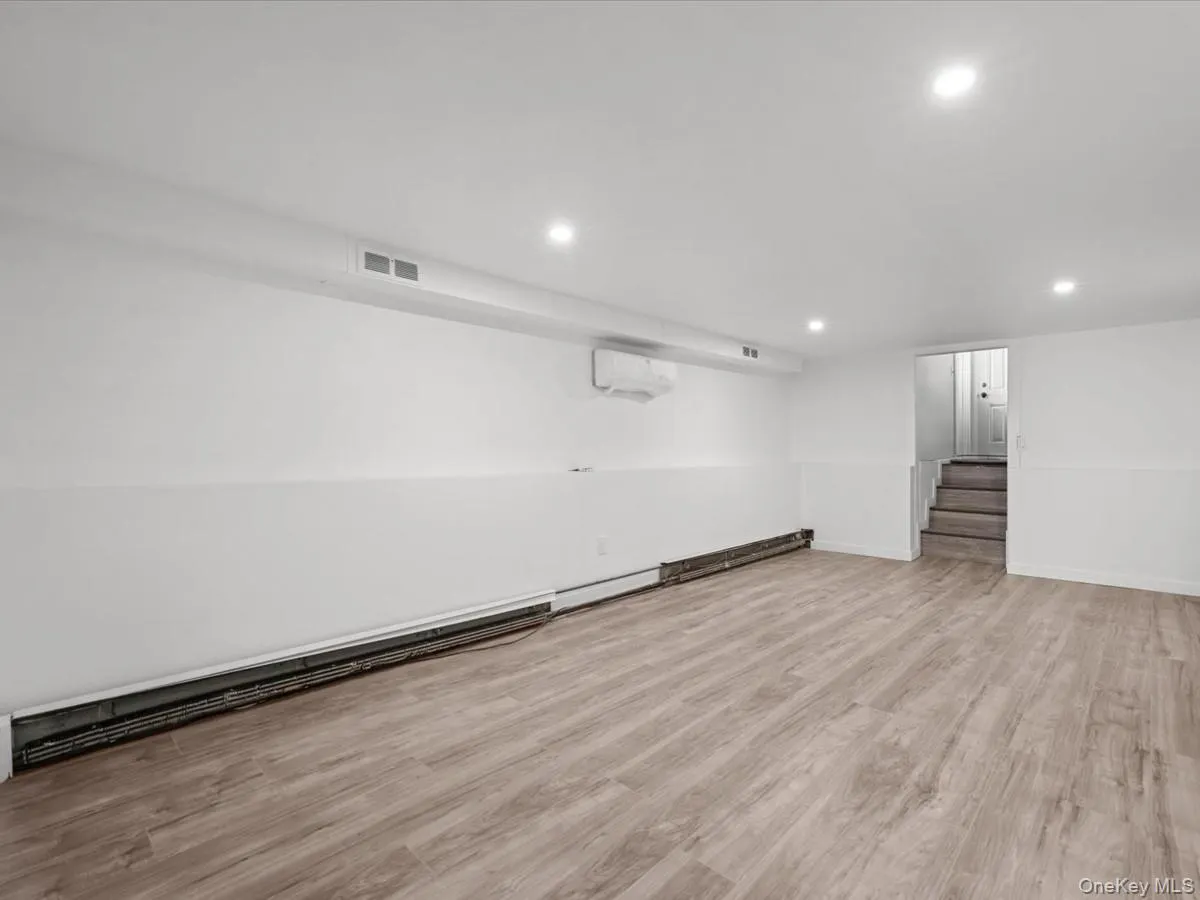 14 Lois Lane, Oyster Bay, NY, 1 Bedroom Bedrooms, 3 Rooms Rooms,1 BathroomBathrooms,Residential Lease,For Rent,Lois,0,1036652 14 Lois Lane, Oyster Bay, NY, 1 Bedroom Bedrooms, 3 Rooms Rooms,1 BathroomBathrooms,Residential Lease,For Rent,Lois,0,1036652