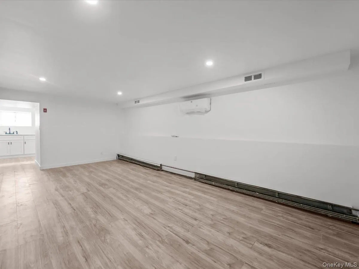 14 Lois Lane, Oyster Bay, NY, 1 Bedroom Bedrooms, 3 Rooms Rooms,1 BathroomBathrooms,Residential Lease,For Rent,Lois,0,1036652 14 Lois Lane, Oyster Bay, NY, 1 Bedroom Bedrooms, 3 Rooms Rooms,1 BathroomBathrooms,Residential Lease,For Rent,Lois,0,1036652