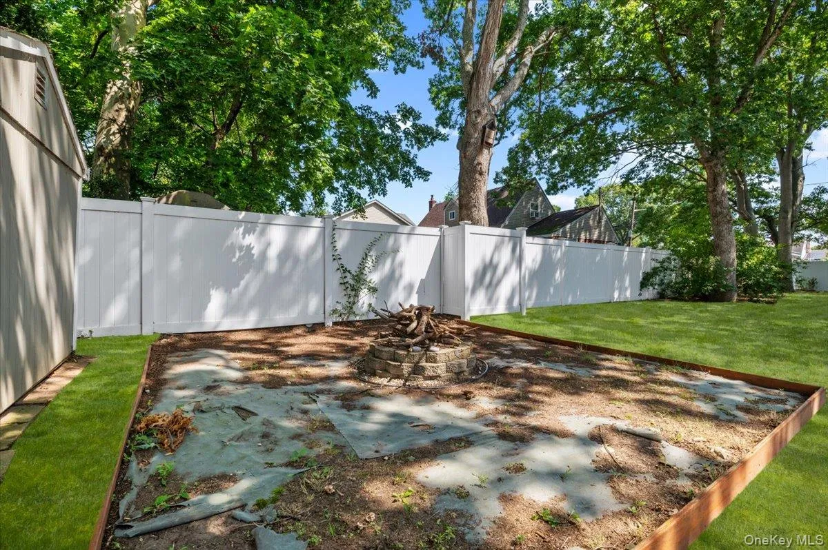 369 Central Avenue, Babylon, NY, 3 Bedrooms Bedrooms, 8 Rooms Rooms,2 BathroomsBathrooms,Residential,For Rent,Central,0,1036653 369 Central Avenue, Babylon, NY, 3 Bedrooms Bedrooms, 8 Rooms Rooms,2 BathroomsBathrooms,Residential,For Rent,Central,0,1036653