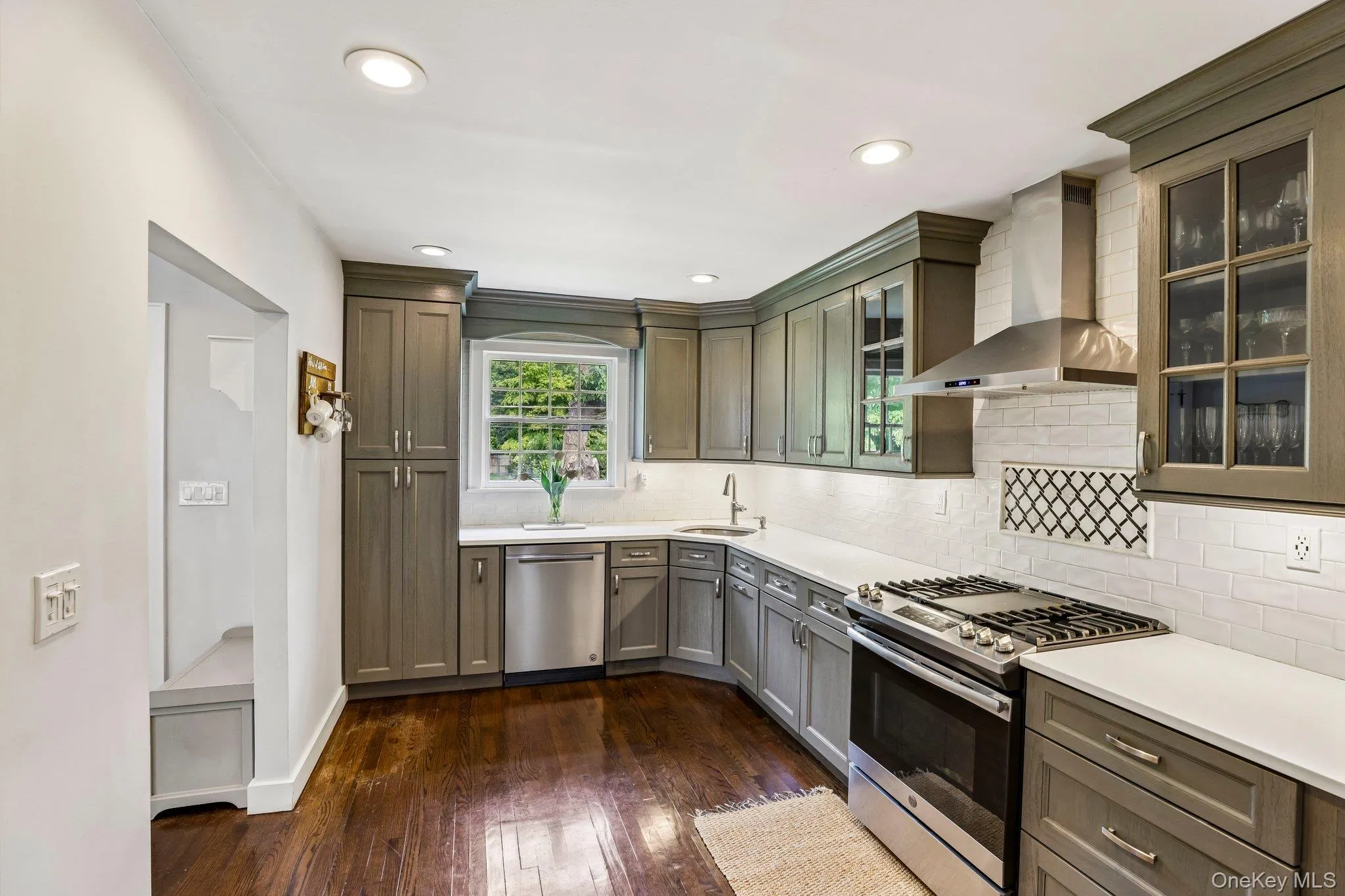 76 Highfield Avenue, North Hempstead, NY, 4 Bedrooms Bedrooms, 6 Rooms Rooms,2 BathroomsBathrooms,Residential,For Rent,Highfield,0,1036655 76 Highfield Avenue, North Hempstead, NY, 4 Bedrooms Bedrooms, 6 Rooms Rooms,2 BathroomsBathrooms,Residential,For Rent,Highfield,0,1036655