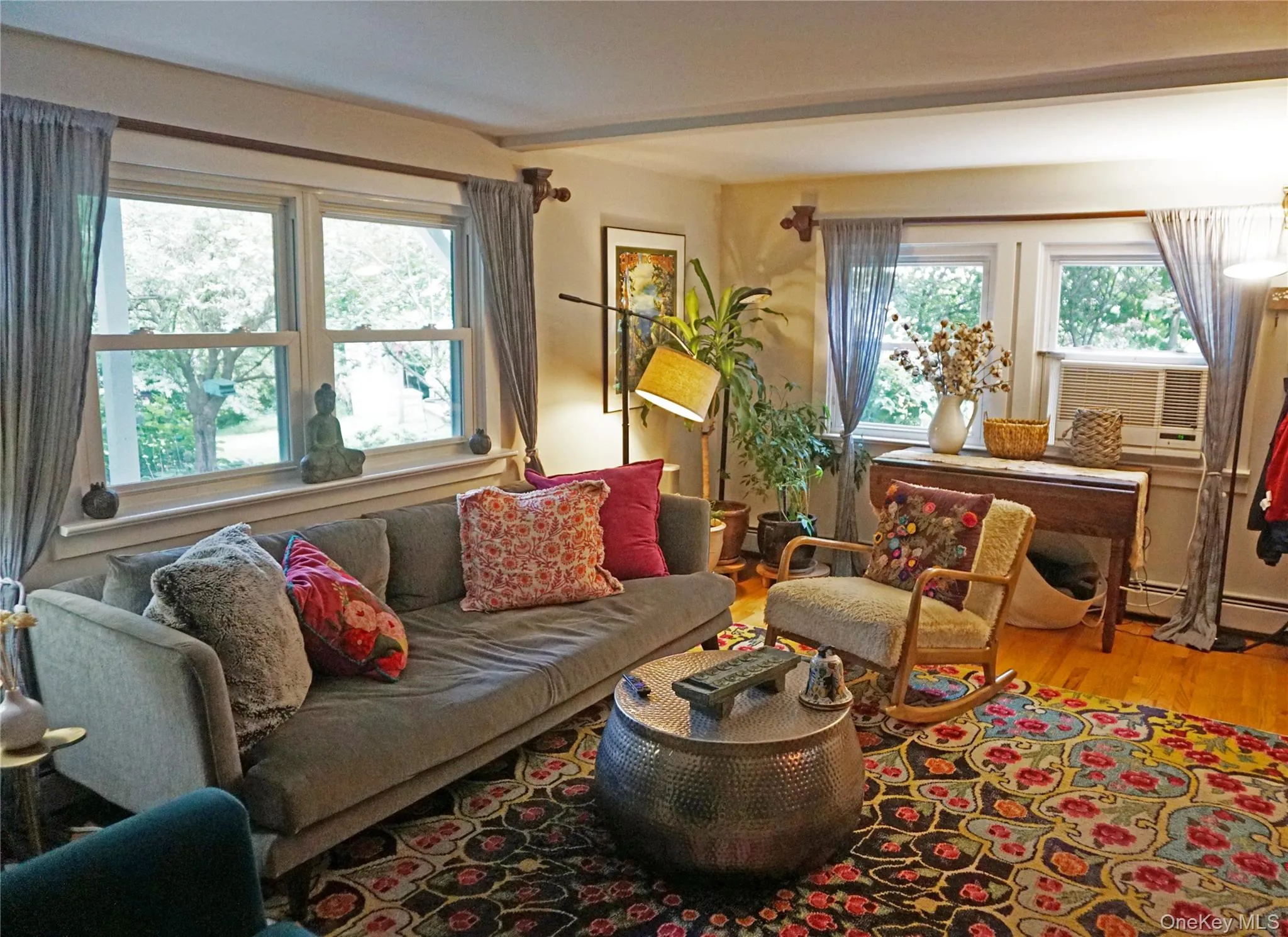 COZY LIVING AREA COZY LIVING AREA