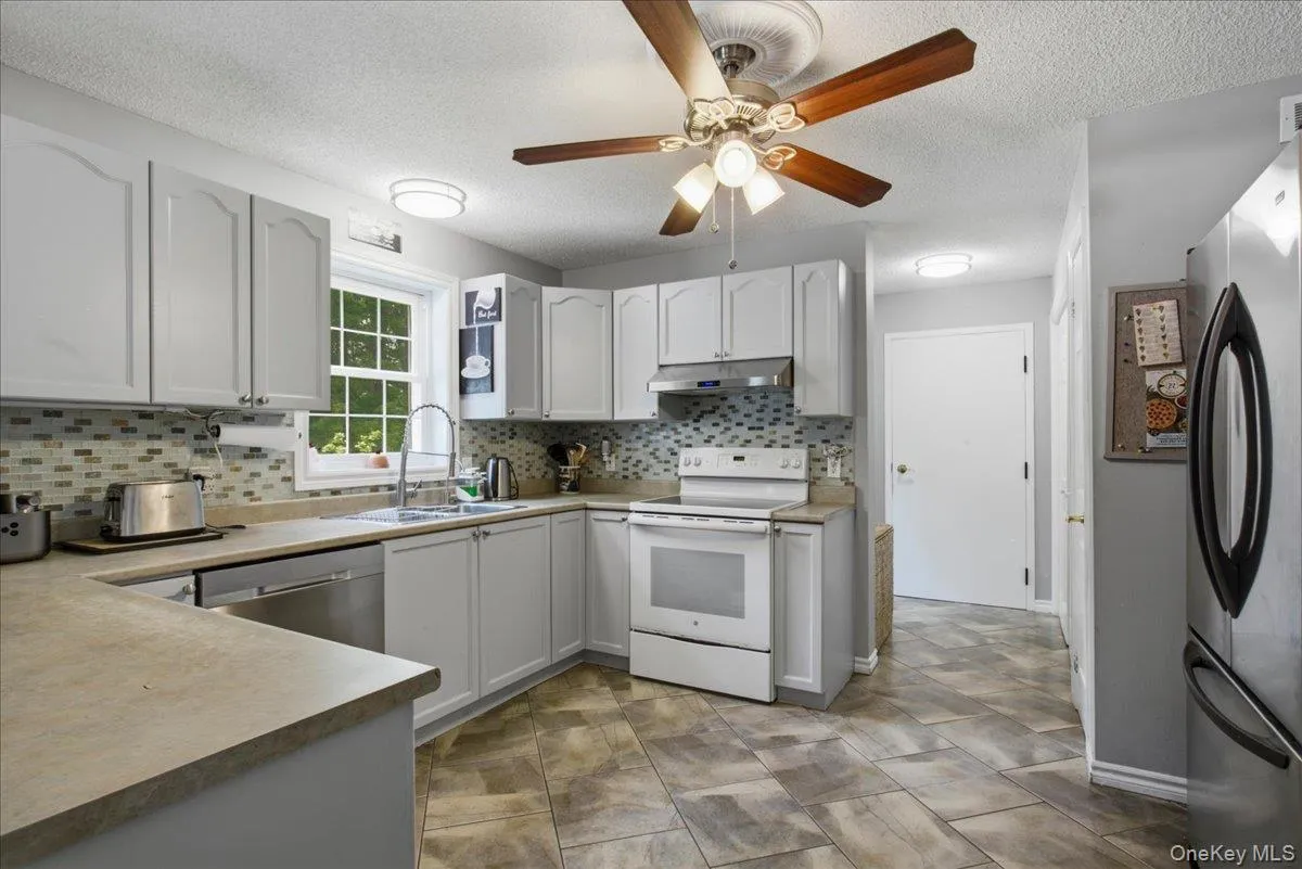 36 Hillside Avenue, Dover, NY, 3 Bedrooms Bedrooms, 8 Rooms Rooms,2 BathroomsBathrooms,Residential,For Rent,Hillside,0,1036661 36 Hillside Avenue, Dover, NY, 3 Bedrooms Bedrooms, 8 Rooms Rooms,2 BathroomsBathrooms,Residential,For Rent,Hillside,0,1036661