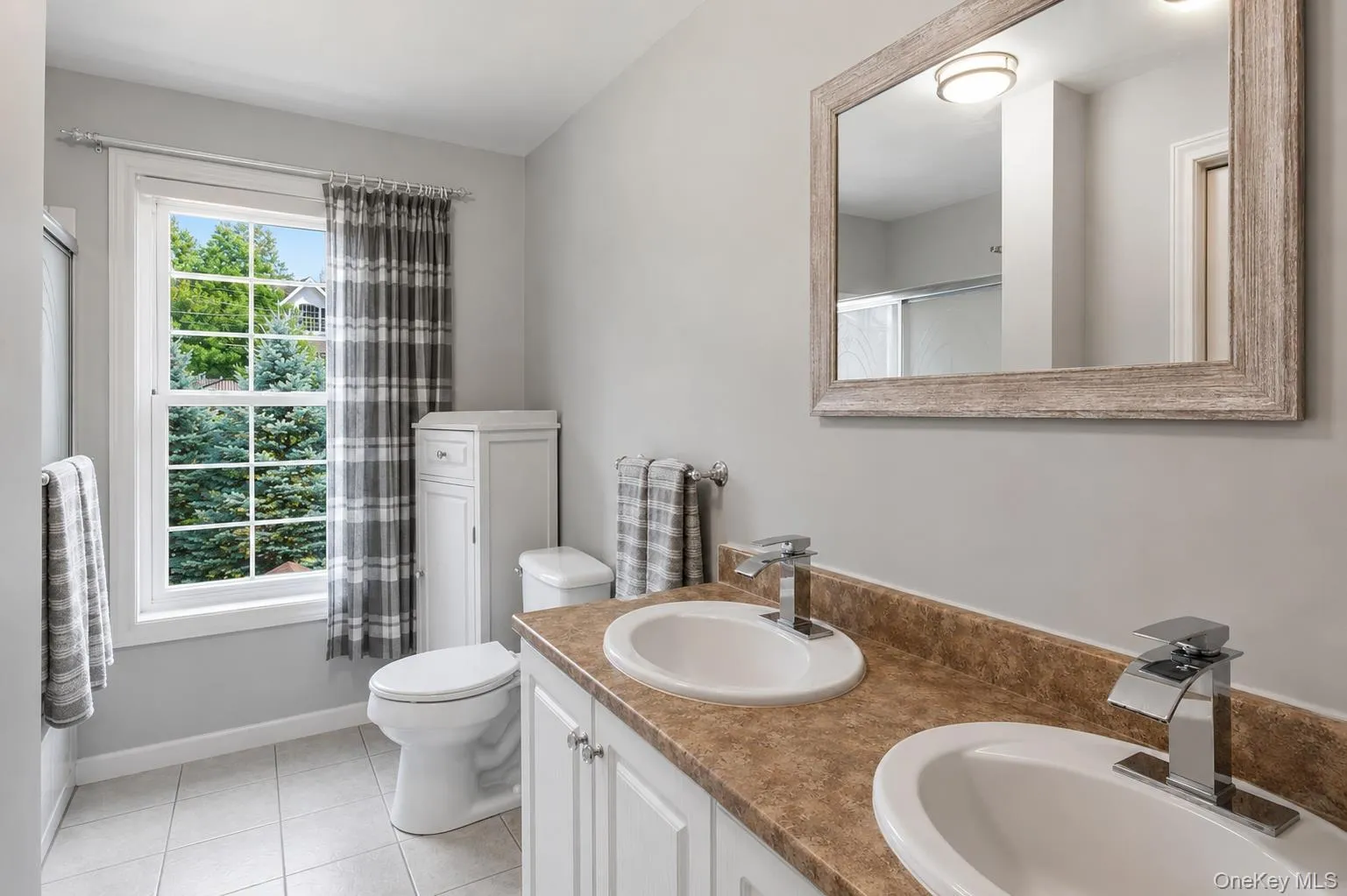 Full Bath 2nd level Full Bath 2nd level