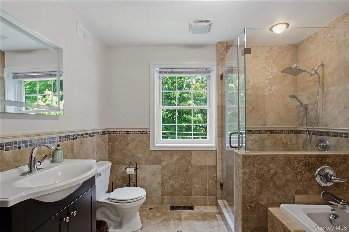 Full Bath with Jacuzzi tub and separate shower on 1st level Full Bath with Jacuzzi tub and separate shower on 1st level