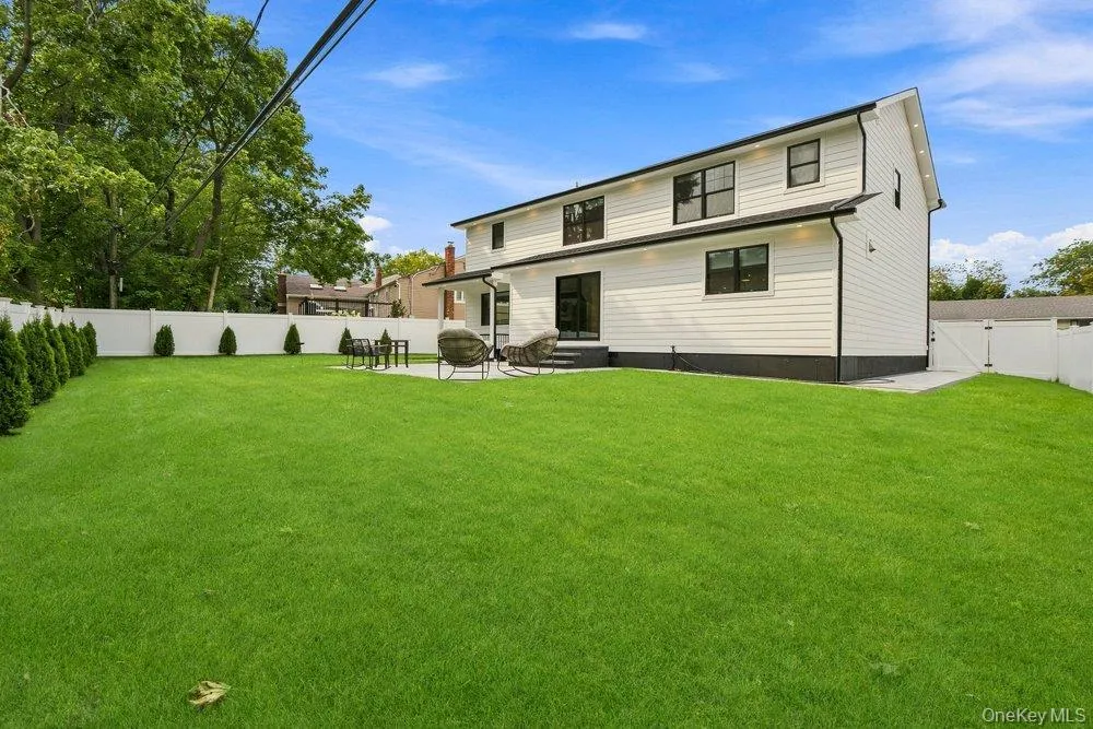 8 Allison Drive, Oyster Bay, NY, 5 Bedrooms Bedrooms, 9 Rooms Rooms,5 BathroomsBathrooms,Residential,For Rent,Allison,0,1036664 8 Allison Drive, Oyster Bay, NY, 5 Bedrooms Bedrooms, 9 Rooms Rooms,5 BathroomsBathrooms,Residential,For Rent,Allison,0,1036664