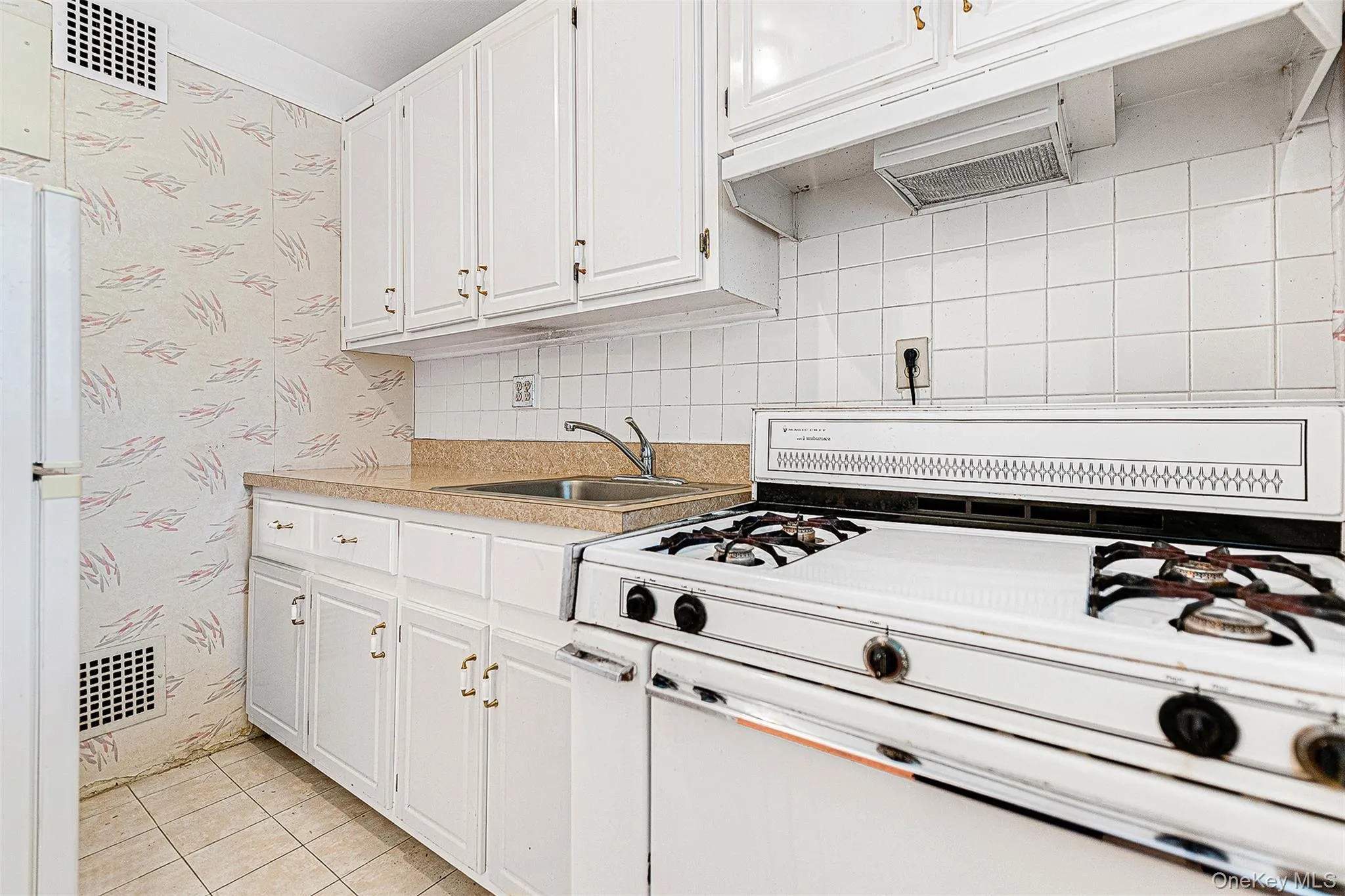 97-37 63rd Road, New York, NY, 1 Bedroom Bedrooms, 4 Rooms Rooms,1 BathroomBathrooms,Residential,For Rent,63rd,0,1036665 97-37 63rd Road, New York, NY, 1 Bedroom Bedrooms, 4 Rooms Rooms,1 BathroomBathrooms,Residential,For Rent,63rd,0,1036665