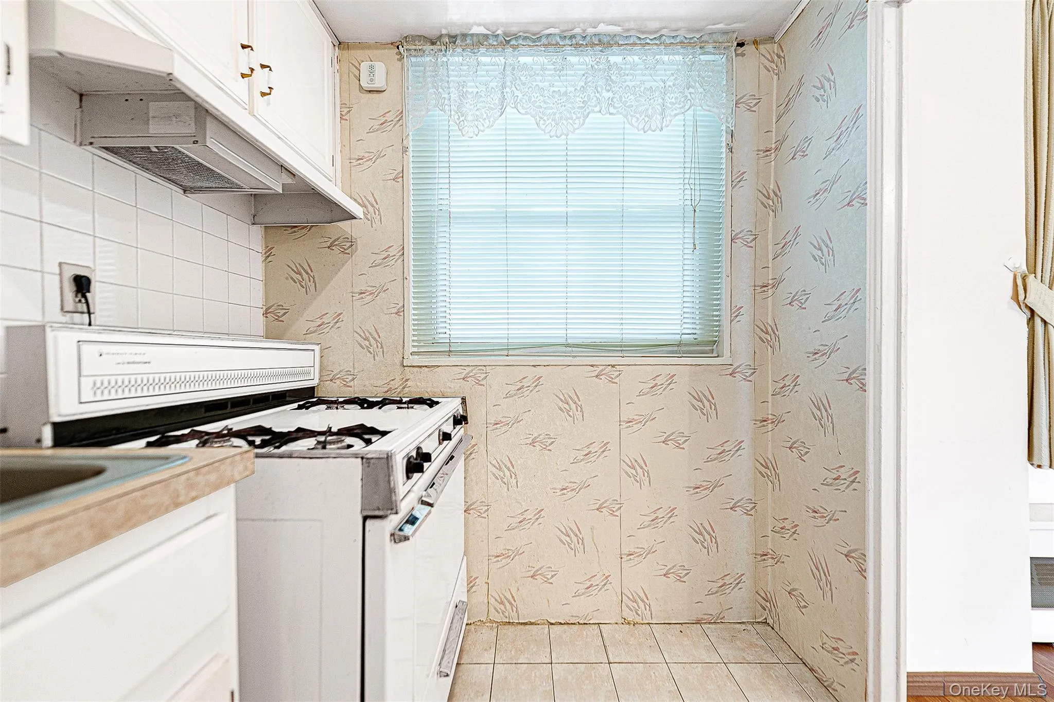 97-37 63rd Road, New York, NY, 1 Bedroom Bedrooms, 4 Rooms Rooms,1 BathroomBathrooms,Residential,For Rent,63rd,0,1036665 97-37 63rd Road, New York, NY, 1 Bedroom Bedrooms, 4 Rooms Rooms,1 BathroomBathrooms,Residential,For Rent,63rd,0,1036665