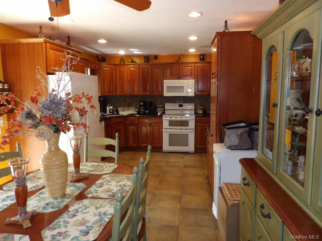 10 George Hill Road, Brookhaven, NY, 4 Bedrooms Bedrooms, 8 Rooms Rooms,2 BathroomsBathrooms,Residential,For Rent,George Hill,0,1036668 10 George Hill Road, Brookhaven, NY, 4 Bedrooms Bedrooms, 8 Rooms Rooms,2 BathroomsBathrooms,Residential,For Rent,George Hill,0,1036668