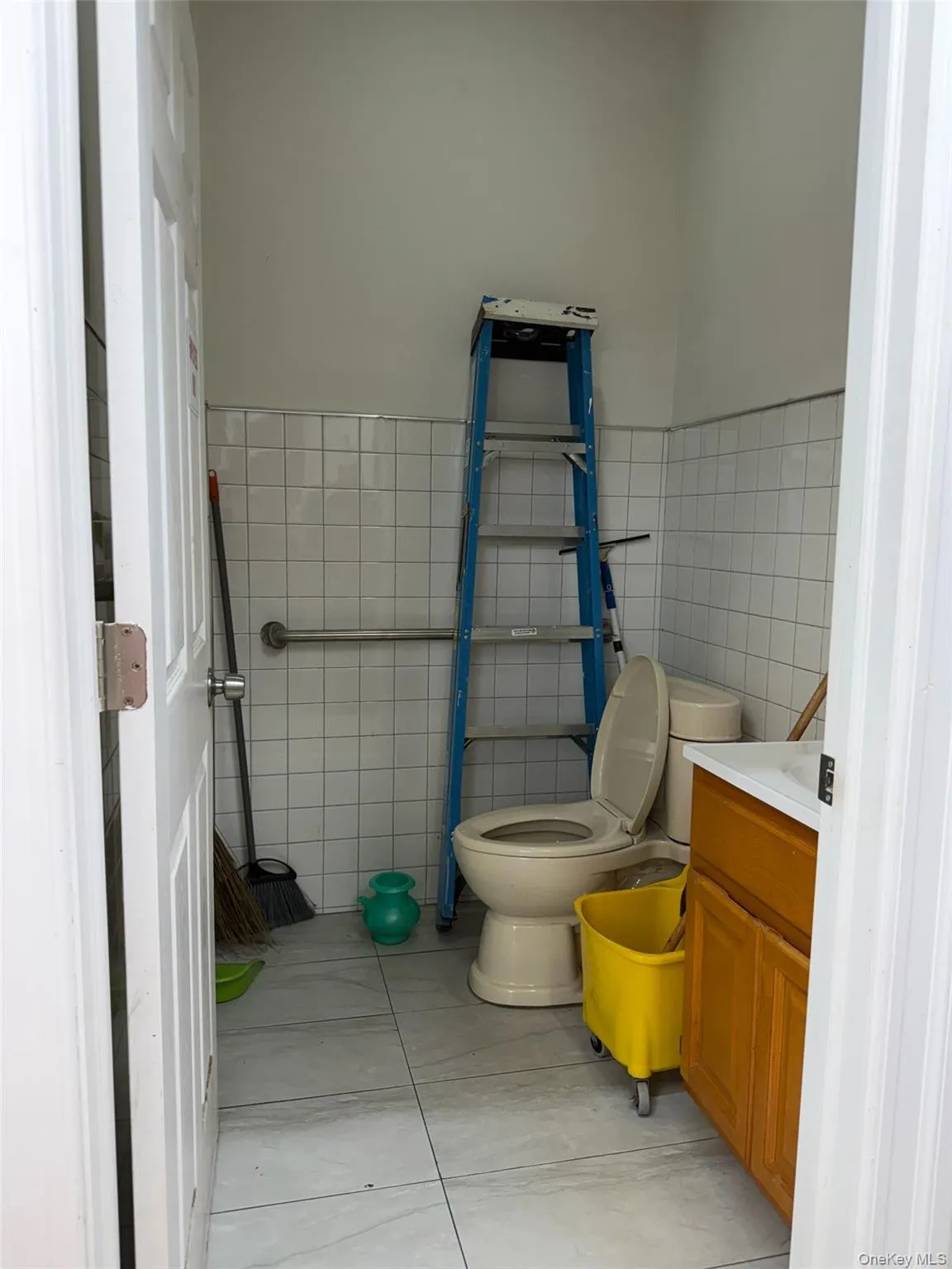 2145 Starling ave, New York, NY, ,Commercial Lease,For Rent,Starling ave,0,1036673 2145 Starling ave, New York, NY, ,Commercial Lease,For Rent,Starling ave,0,1036673