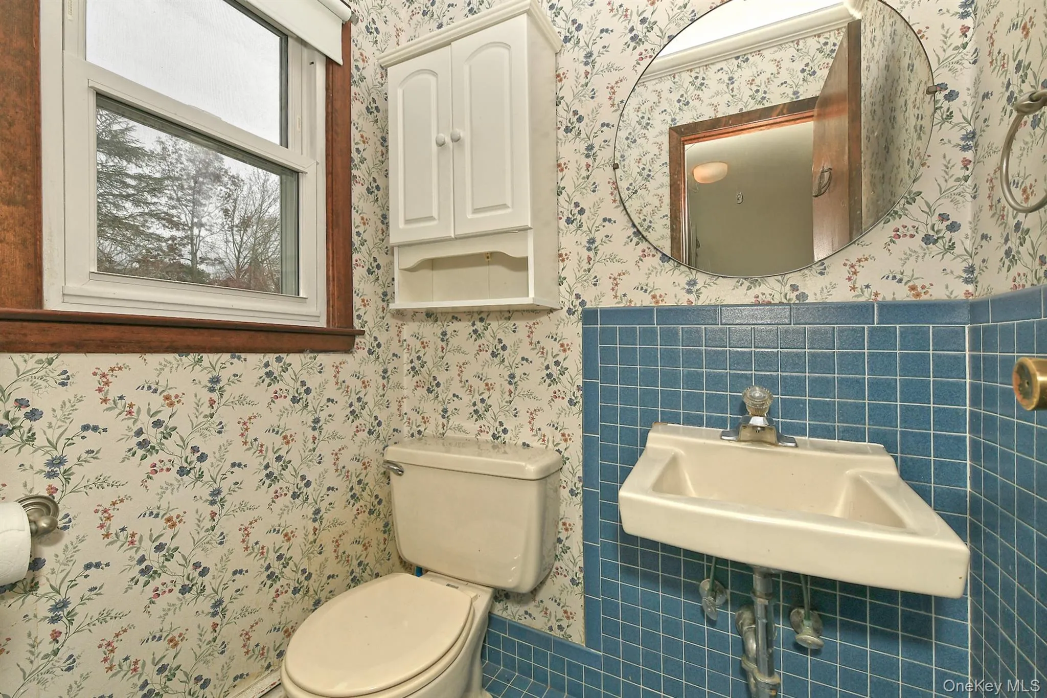 1st Floor 1/2 Bathroom 1st Floor 1/2 Bathroom
