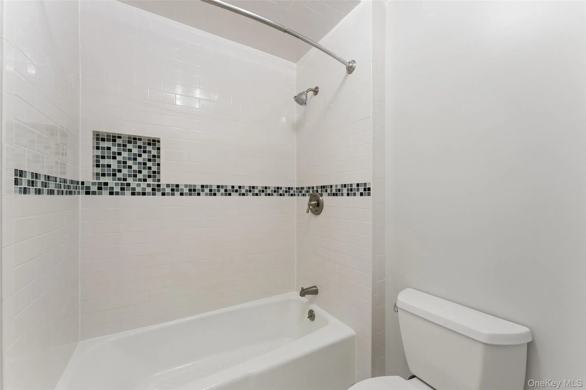 18 Bronxville Glen Drive, Yonkers, NY, 1 Bedroom Bedrooms, 5 Rooms Rooms,2 BathroomsBathrooms,Residential,For Rent,Bronxville Glen,0,1036675 18 Bronxville Glen Drive, Yonkers, NY, 1 Bedroom Bedrooms, 5 Rooms Rooms,2 BathroomsBathrooms,Residential,For Rent,Bronxville Glen,0,1036675