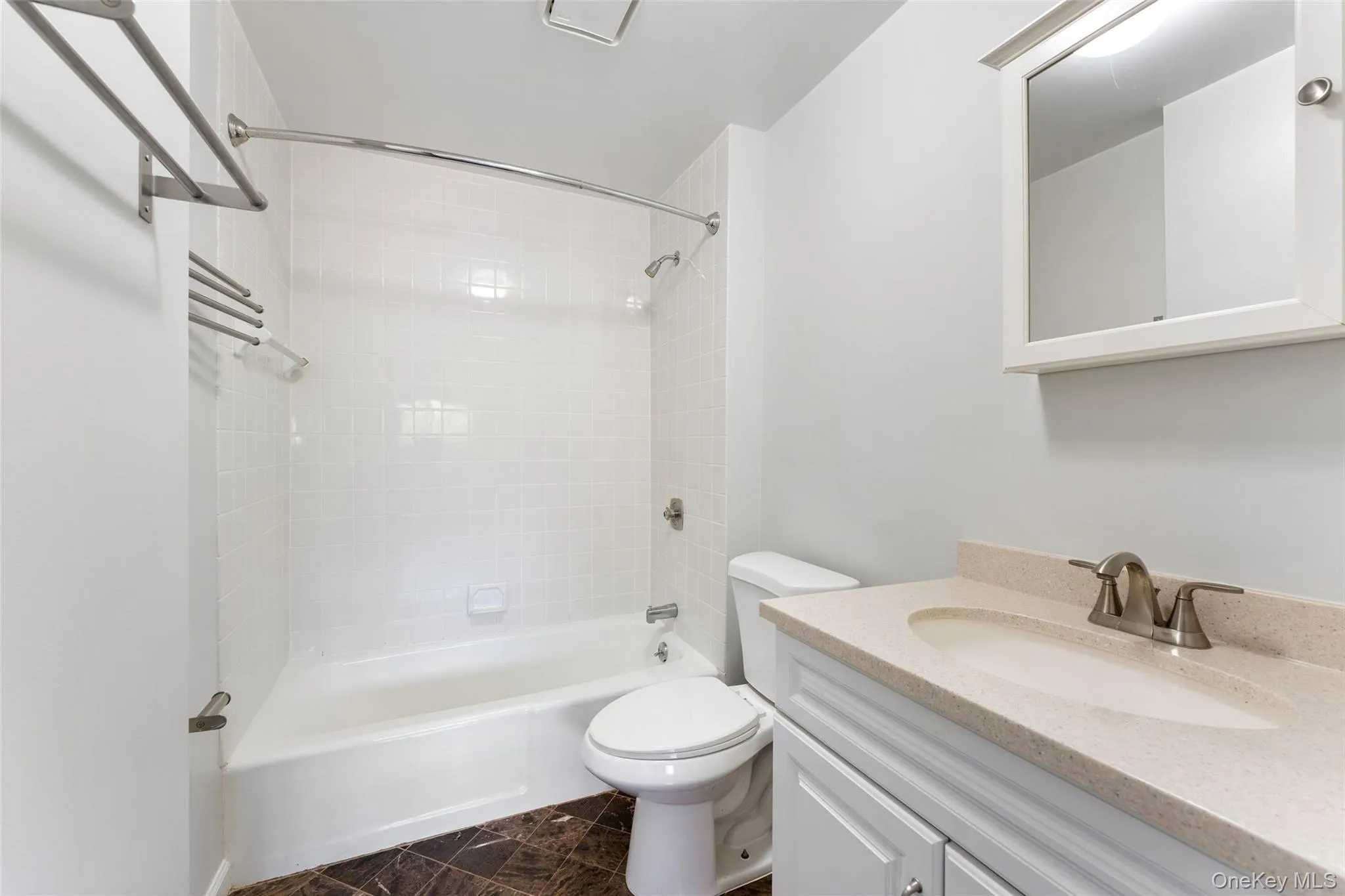 Loft level full bathroom. Loft level full bathroom.
