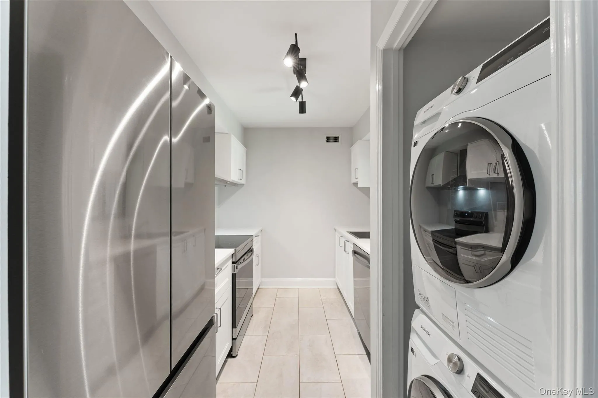 In-Unit Laundrt, In-Unit Laundrt,