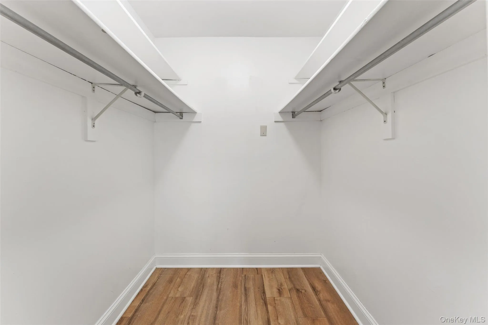 Walk-in Closet Walk-in Closet