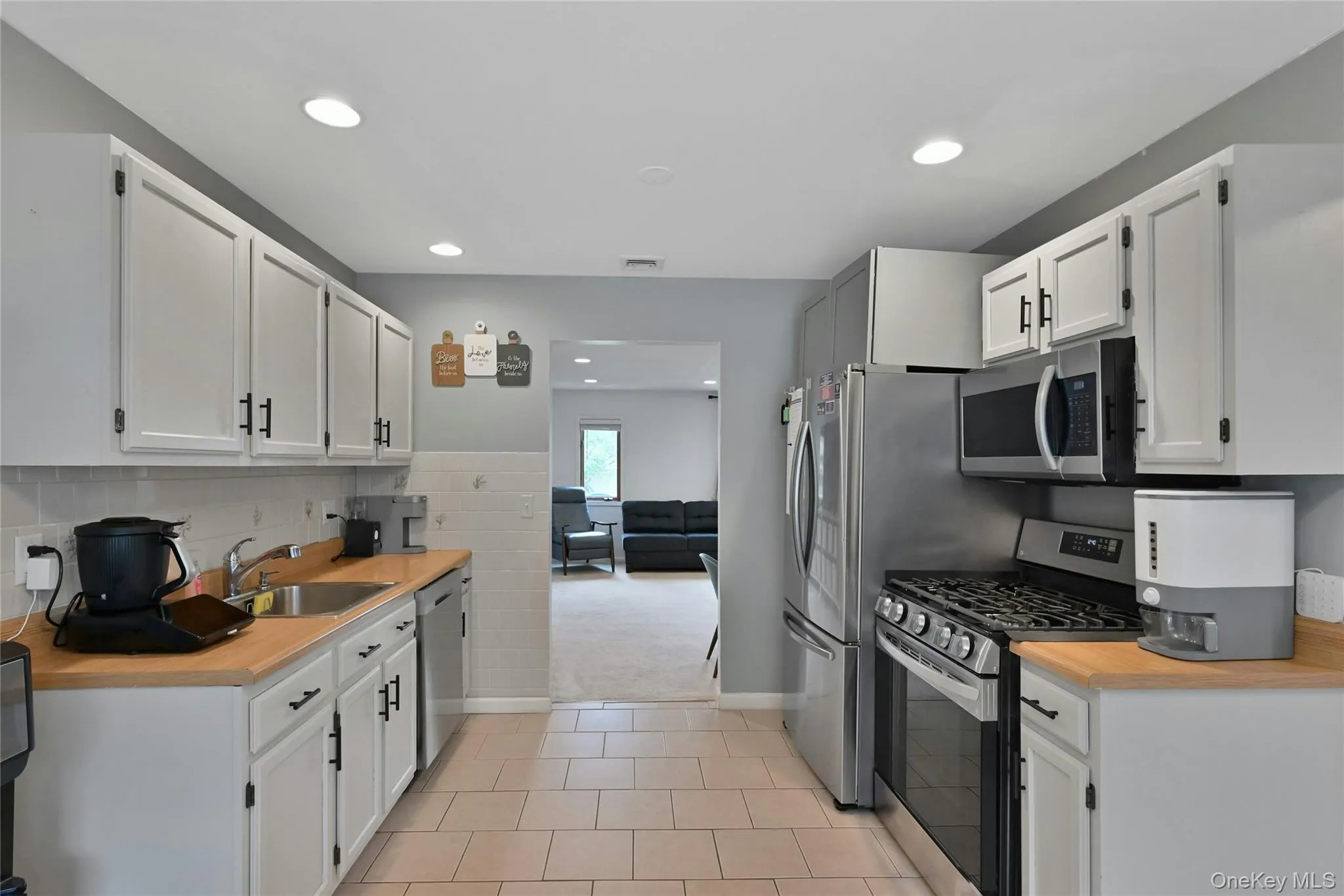 255 Heritage Lane, Chester Town, NY, 3 Bedrooms Bedrooms, 6 Rooms Rooms,2 BathroomsBathrooms,Residential,For Rent,Heritage,0,1036684 255 Heritage Lane, Chester Town, NY, 3 Bedrooms Bedrooms, 6 Rooms Rooms,2 BathroomsBathrooms,Residential,For Rent,Heritage,0,1036684