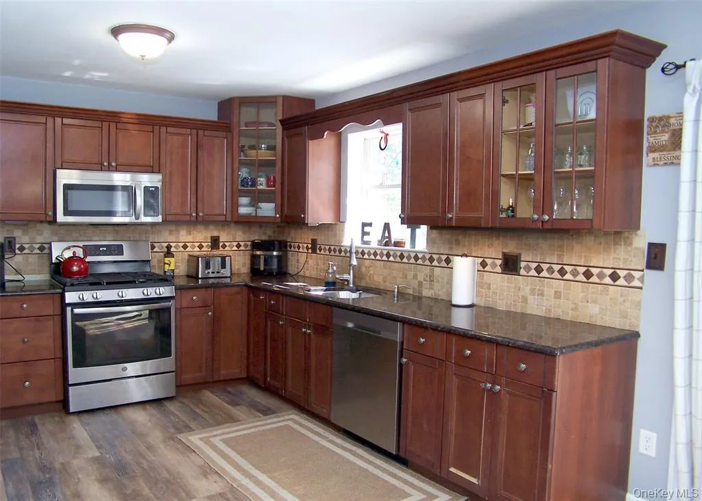 11 Doral Lane, Brookhaven, NY, 5 Bedrooms Bedrooms, 9 Rooms Rooms,3 BathroomsBathrooms,Residential,For Rent,Doral,0,1036687 11 Doral Lane, Brookhaven, NY, 5 Bedrooms Bedrooms, 9 Rooms Rooms,3 BathroomsBathrooms,Residential,For Rent,Doral,0,1036687