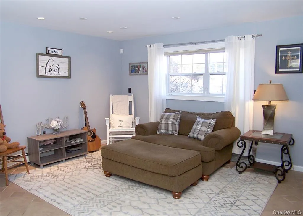 11 Doral Lane, Brookhaven, NY, 5 Bedrooms Bedrooms, 9 Rooms Rooms,3 BathroomsBathrooms,Residential,For Rent,Doral,0,1036687 11 Doral Lane, Brookhaven, NY, 5 Bedrooms Bedrooms, 9 Rooms Rooms,3 BathroomsBathrooms,Residential,For Rent,Doral,0,1036687