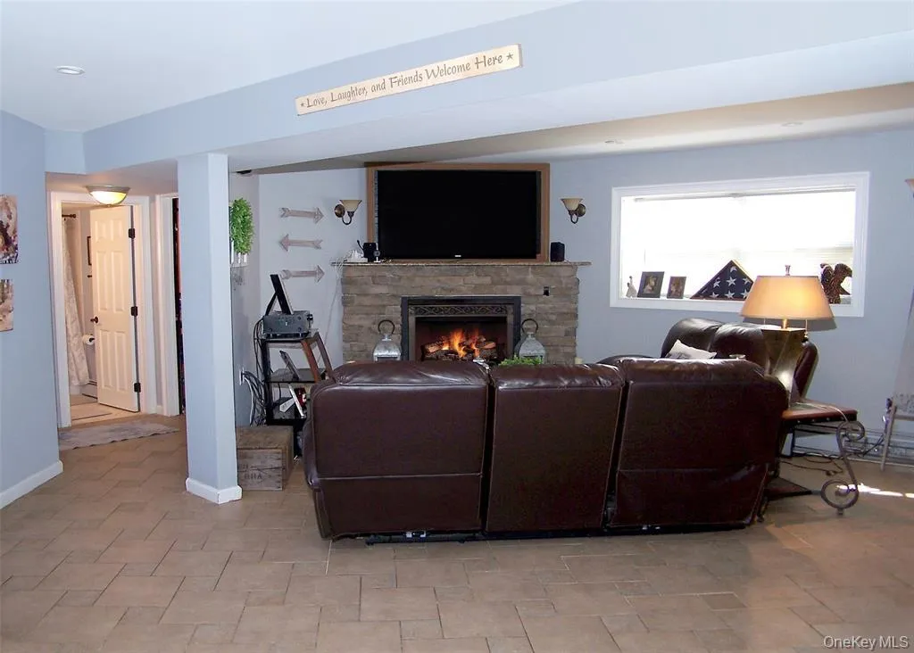 11 Doral Lane, Brookhaven, NY, 5 Bedrooms Bedrooms, 9 Rooms Rooms,3 BathroomsBathrooms,Residential,For Rent,Doral,0,1036687 11 Doral Lane, Brookhaven, NY, 5 Bedrooms Bedrooms, 9 Rooms Rooms,3 BathroomsBathrooms,Residential,For Rent,Doral,0,1036687