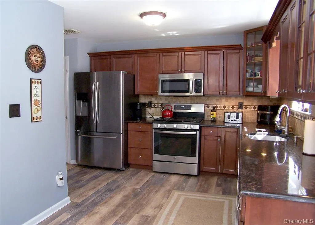 11 Doral Lane, Brookhaven, NY, 5 Bedrooms Bedrooms, 9 Rooms Rooms,3 BathroomsBathrooms,Residential,For Rent,Doral,0,1036687 11 Doral Lane, Brookhaven, NY, 5 Bedrooms Bedrooms, 9 Rooms Rooms,3 BathroomsBathrooms,Residential,For Rent,Doral,0,1036687