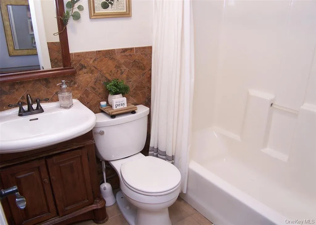 11 Doral Lane, Brookhaven, NY, 5 Bedrooms Bedrooms, 9 Rooms Rooms,3 BathroomsBathrooms,Residential,For Rent,Doral,0,1036687 11 Doral Lane, Brookhaven, NY, 5 Bedrooms Bedrooms, 9 Rooms Rooms,3 BathroomsBathrooms,Residential,For Rent,Doral,0,1036687