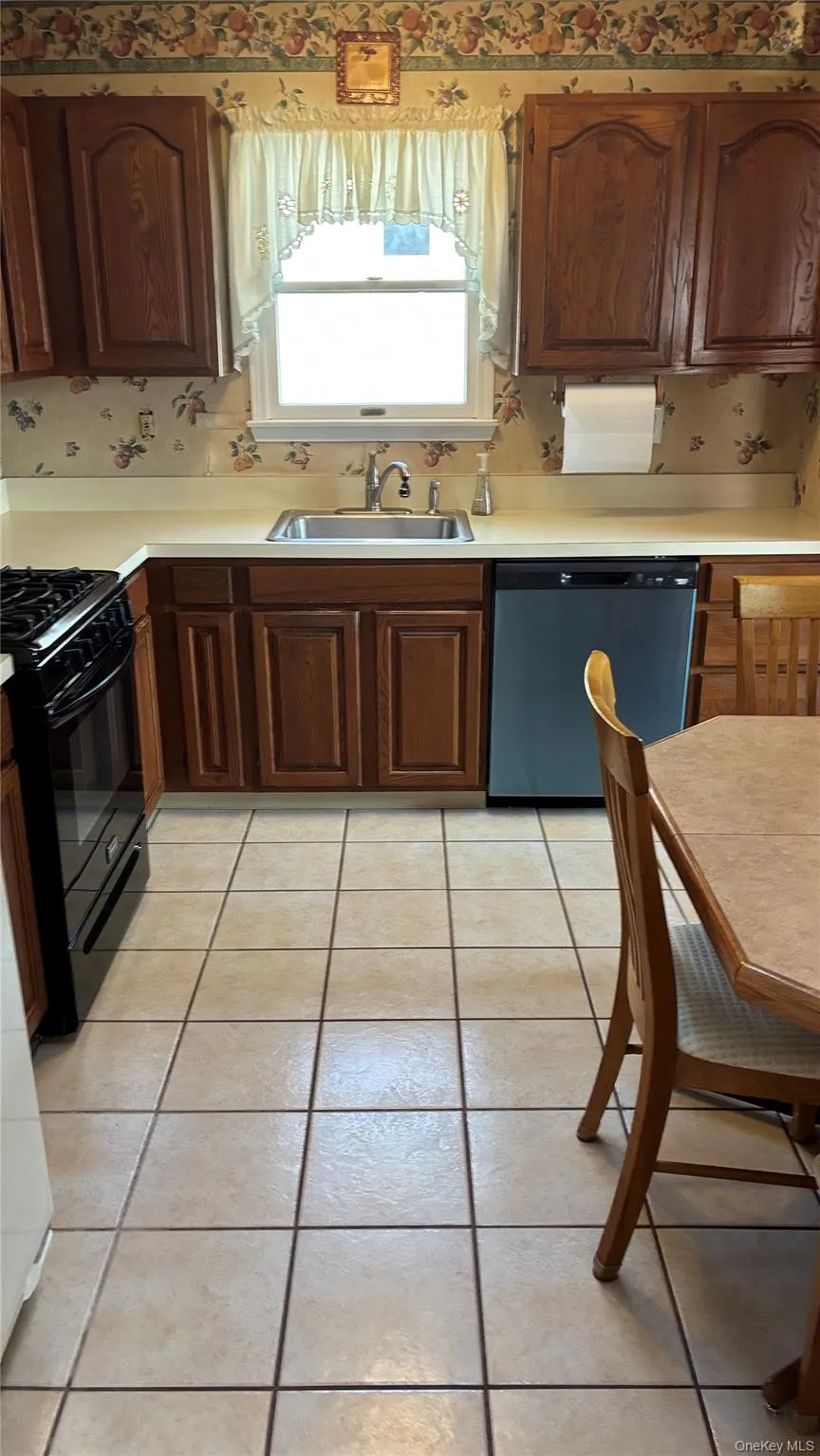 148 Harrison Avenue, Oyster Bay, NY, 6 Bedrooms Bedrooms, 10 Rooms Rooms,2 BathroomsBathrooms,Residential,For Rent,Harrison,0,1036696 148 Harrison Avenue, Oyster Bay, NY, 6 Bedrooms Bedrooms, 10 Rooms Rooms,2 BathroomsBathrooms,Residential,For Rent,Harrison,0,1036696