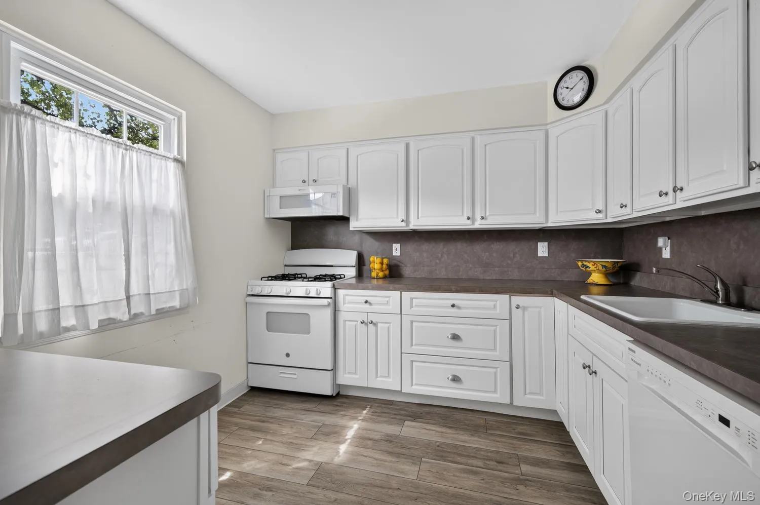 2 Anchorage, Oyster Bay, NY, 1 Bedroom Bedrooms, 4 Rooms Rooms,1 BathroomBathrooms,Residential,For Rent,Anchorage,0,1036702 2 Anchorage, Oyster Bay, NY, 1 Bedroom Bedrooms, 4 Rooms Rooms,1 BathroomBathrooms,Residential,For Rent,Anchorage,0,1036702