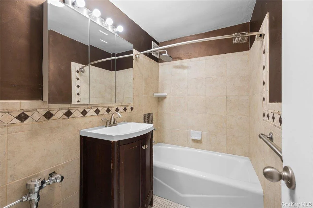 16 Lake Street, White Plains, NY, 1 Bedroom Bedrooms, 4 Rooms Rooms,1 BathroomBathrooms,Residential,For Rent,Lake,0,1036708 16 Lake Street, White Plains, NY, 1 Bedroom Bedrooms, 4 Rooms Rooms,1 BathroomBathrooms,Residential,For Rent,Lake,0,1036708