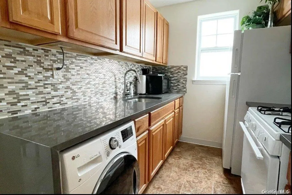 65-08 Ocean Avenue, New York, NY, 1 Bedroom Bedrooms, 3 Rooms Rooms,1 BathroomBathrooms,Residential Lease,For Rent,Ocean,0,1036709 65-08 Ocean Avenue, New York, NY, 1 Bedroom Bedrooms, 3 Rooms Rooms,1 BathroomBathrooms,Residential Lease,For Rent,Ocean,0,1036709