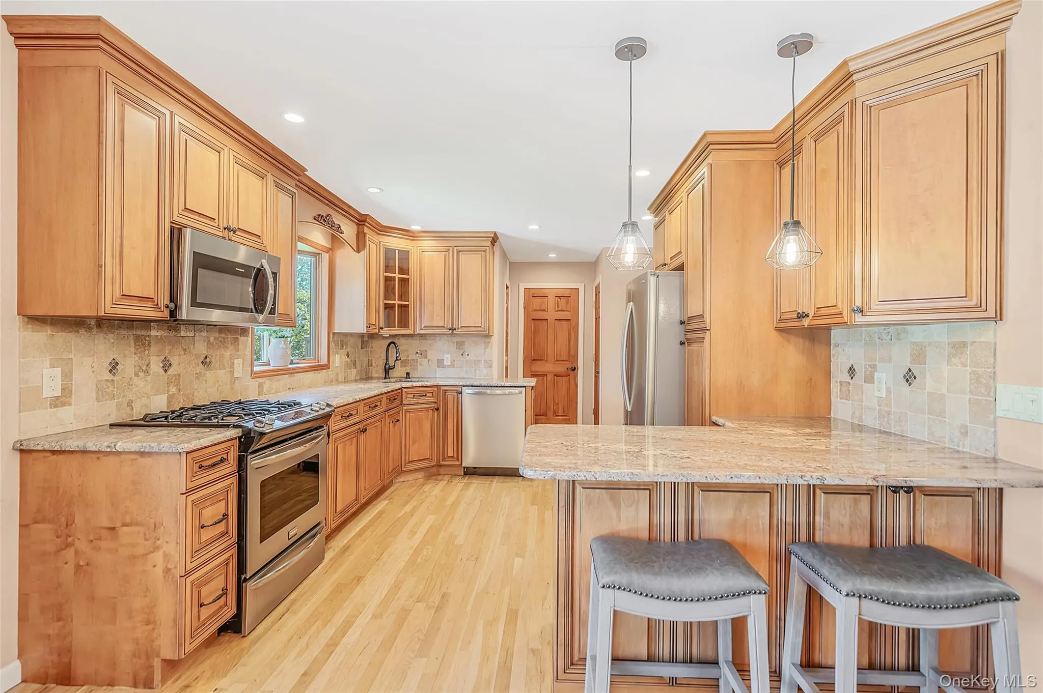 10 Foothill Lane, Smithtown, NY, 4 Bedrooms Bedrooms, 7 Rooms Rooms,2 BathroomsBathrooms,Residential,For Rent,Foothill,0,1036711 10 Foothill Lane, Smithtown, NY, 4 Bedrooms Bedrooms, 7 Rooms Rooms,2 BathroomsBathrooms,Residential,For Rent,Foothill,0,1036711