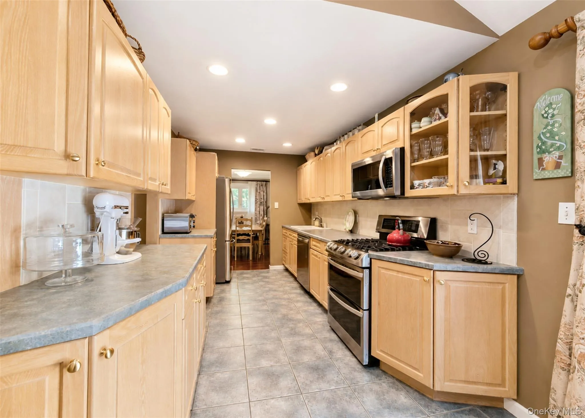 8 Starlight Drive, Smithtown, NY, 3 Bedrooms Bedrooms, 10 Rooms Rooms,2 BathroomsBathrooms,Residential,For Rent,Starlight,0,1036712 8 Starlight Drive, Smithtown, NY, 3 Bedrooms Bedrooms, 10 Rooms Rooms,2 BathroomsBathrooms,Residential,For Rent,Starlight,0,1036712
