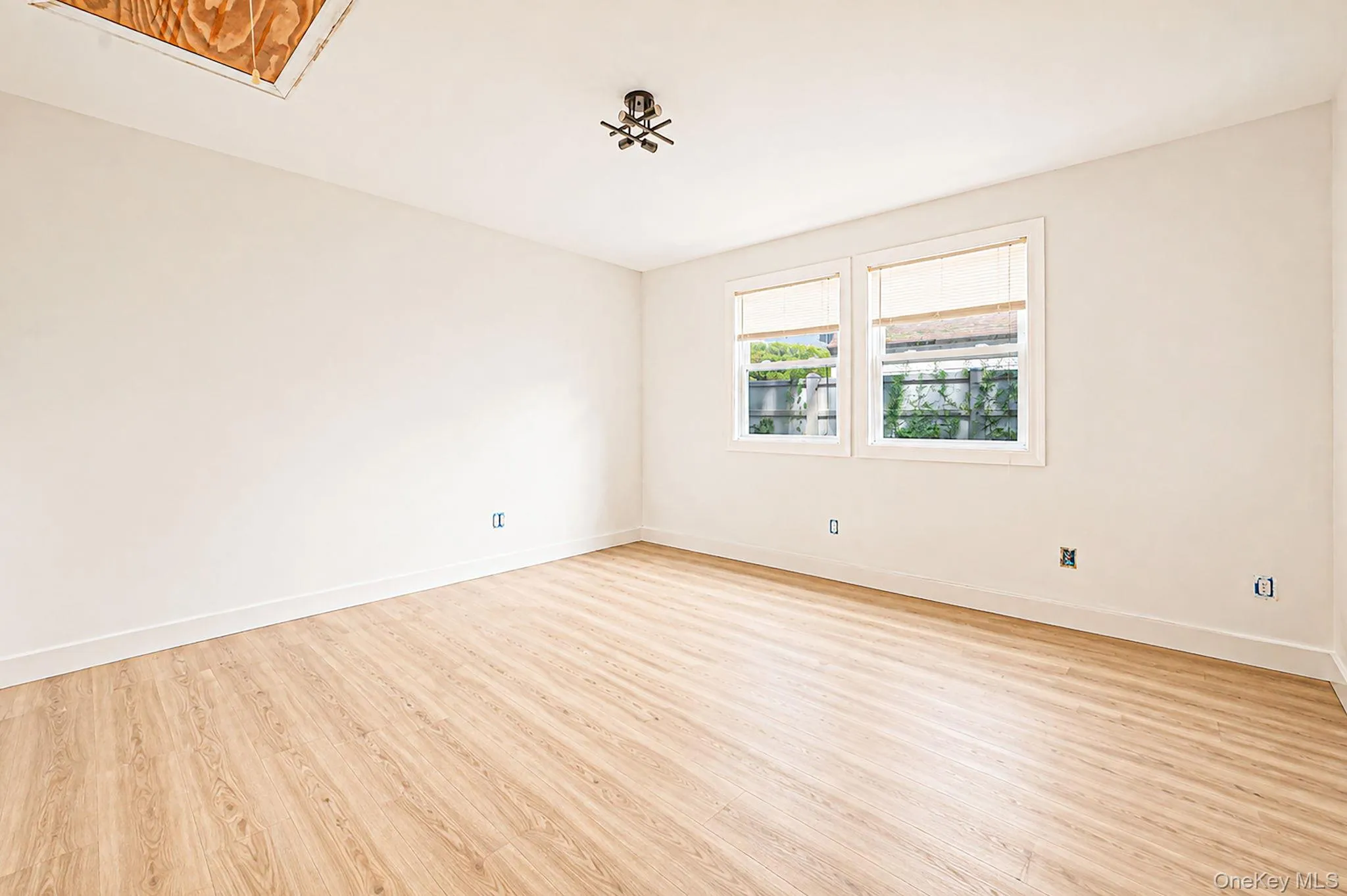 125 Wood Road, Brookhaven, NY, 3 Bedrooms Bedrooms, 7 Rooms Rooms,1 BathroomBathrooms,Residential,For Rent,Wood,0,1036715 125 Wood Road, Brookhaven, NY, 3 Bedrooms Bedrooms, 7 Rooms Rooms,1 BathroomBathrooms,Residential,For Rent,Wood,0,1036715