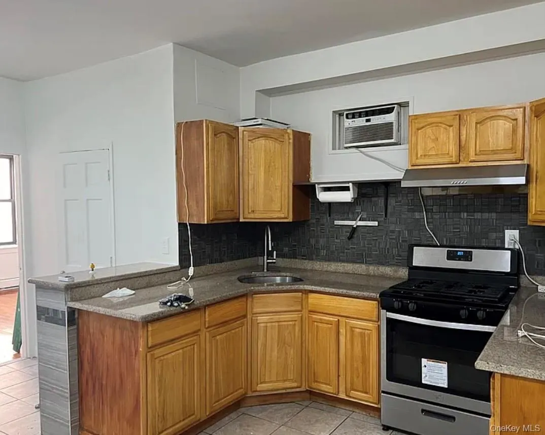 10713 Northern Boulevard, New York, NY, 4 Bedrooms Bedrooms, 6 Rooms Rooms,1 BathroomBathrooms,Residential Lease,For Rent,Northern,0,1036716 10713 Northern Boulevard, New York, NY, 4 Bedrooms Bedrooms, 6 Rooms Rooms,1 BathroomBathrooms,Residential Lease,For Rent,Northern,0,1036716
