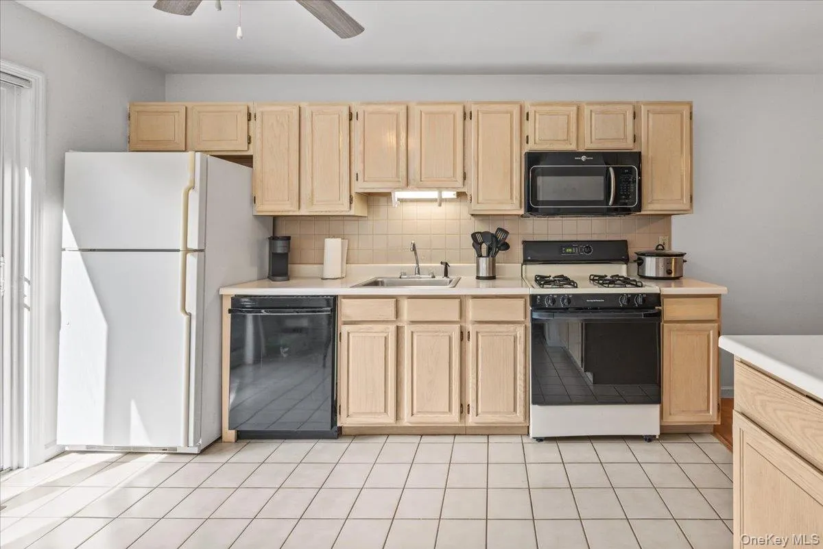 41 Aldo Court, Monroe, NY, 2 Bedrooms Bedrooms, 5 Rooms Rooms,2 BathroomsBathrooms,Residential,For Rent,Aldo,0,1036720 41 Aldo Court, Monroe, NY, 2 Bedrooms Bedrooms, 5 Rooms Rooms,2 BathroomsBathrooms,Residential,For Rent,Aldo,0,1036720