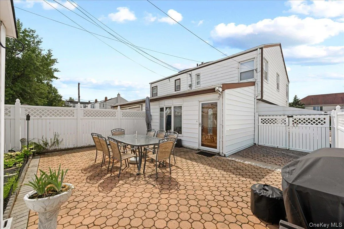 16365 23rd Avenue, New York, NY, 3 Bedrooms Bedrooms, 6 Rooms Rooms,2 BathroomsBathrooms,Residential Lease,For Rent,23rd,0,1036721 16365 23rd Avenue, New York, NY, 3 Bedrooms Bedrooms, 6 Rooms Rooms,2 BathroomsBathrooms,Residential Lease,For Rent,23rd,0,1036721