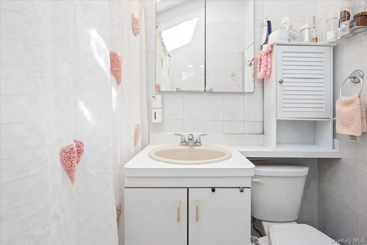 16365 23rd Avenue, New York, NY, 3 Bedrooms Bedrooms, 6 Rooms Rooms,2 BathroomsBathrooms,Residential Lease,For Rent,23rd,0,1036721 16365 23rd Avenue, New York, NY, 3 Bedrooms Bedrooms, 6 Rooms Rooms,2 BathroomsBathrooms,Residential Lease,For Rent,23rd,0,1036721