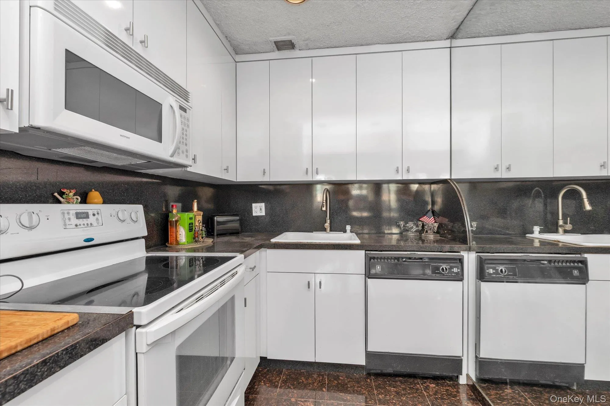 Tall cabinets Tall cabinets
