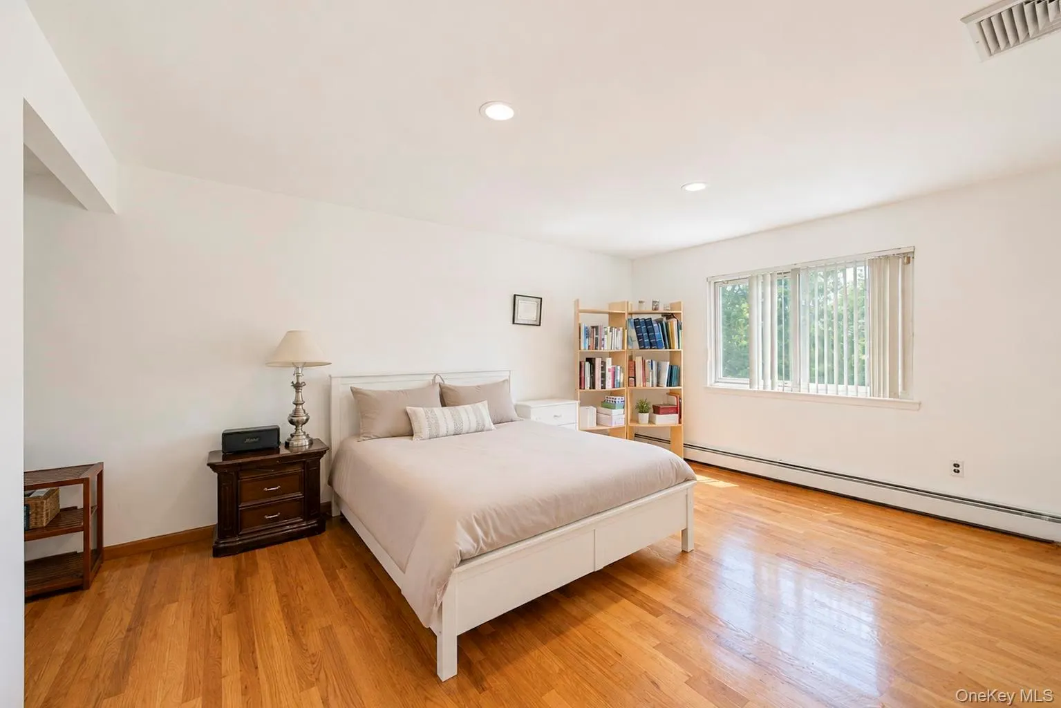 5 Dohne Court, Huntington, NY, 4 Bedrooms Bedrooms, 8 Rooms Rooms,3 BathroomsBathrooms,Residential,For Rent,Dohne,0,1036730 5 Dohne Court, Huntington, NY, 4 Bedrooms Bedrooms, 8 Rooms Rooms,3 BathroomsBathrooms,Residential,For Rent,Dohne,0,1036730