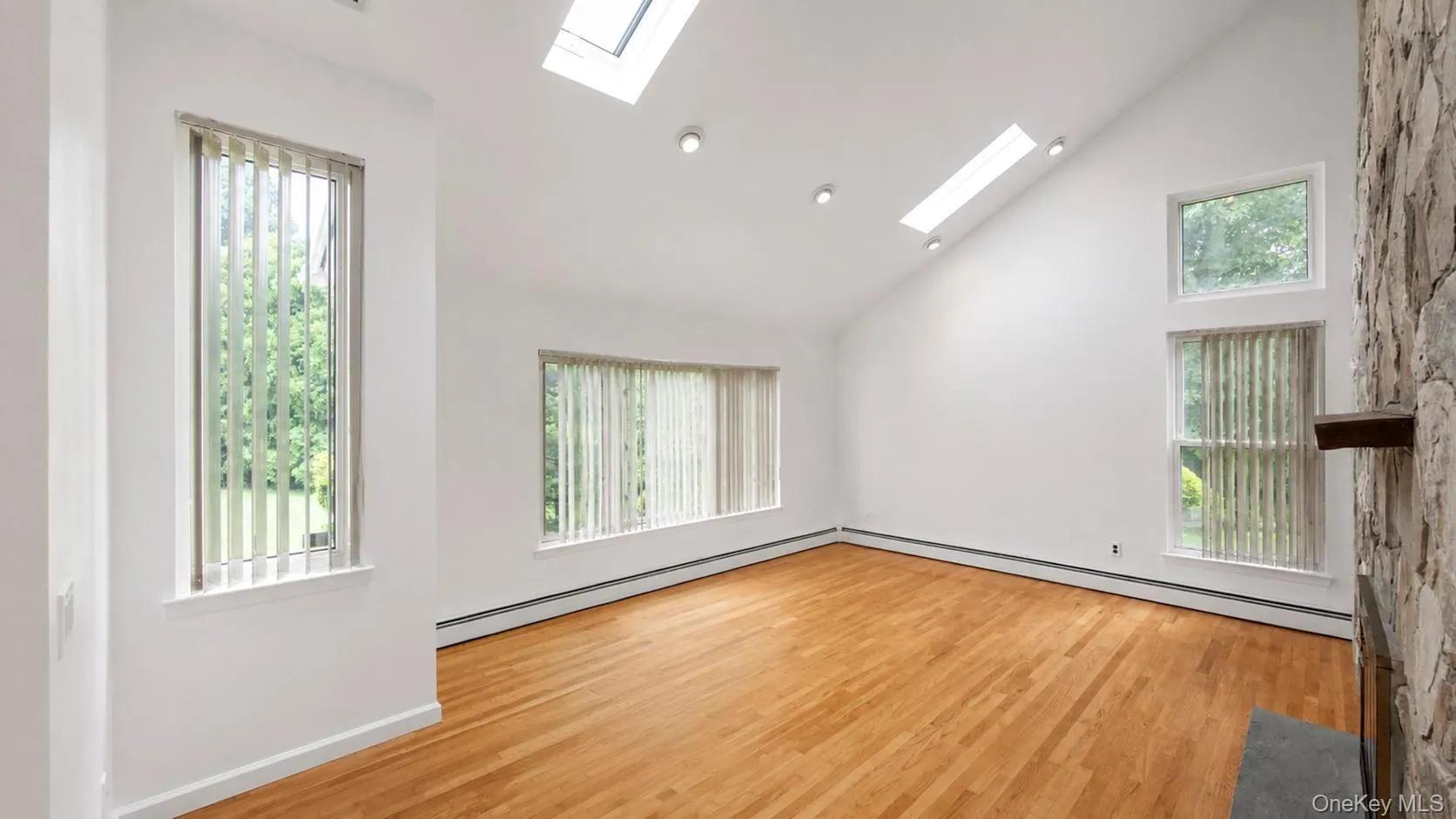 5 Dohne Court, Huntington, NY, 4 Bedrooms Bedrooms, 8 Rooms Rooms,3 BathroomsBathrooms,Residential,For Rent,Dohne,0,1036730 5 Dohne Court, Huntington, NY, 4 Bedrooms Bedrooms, 8 Rooms Rooms,3 BathroomsBathrooms,Residential,For Rent,Dohne,0,1036730
