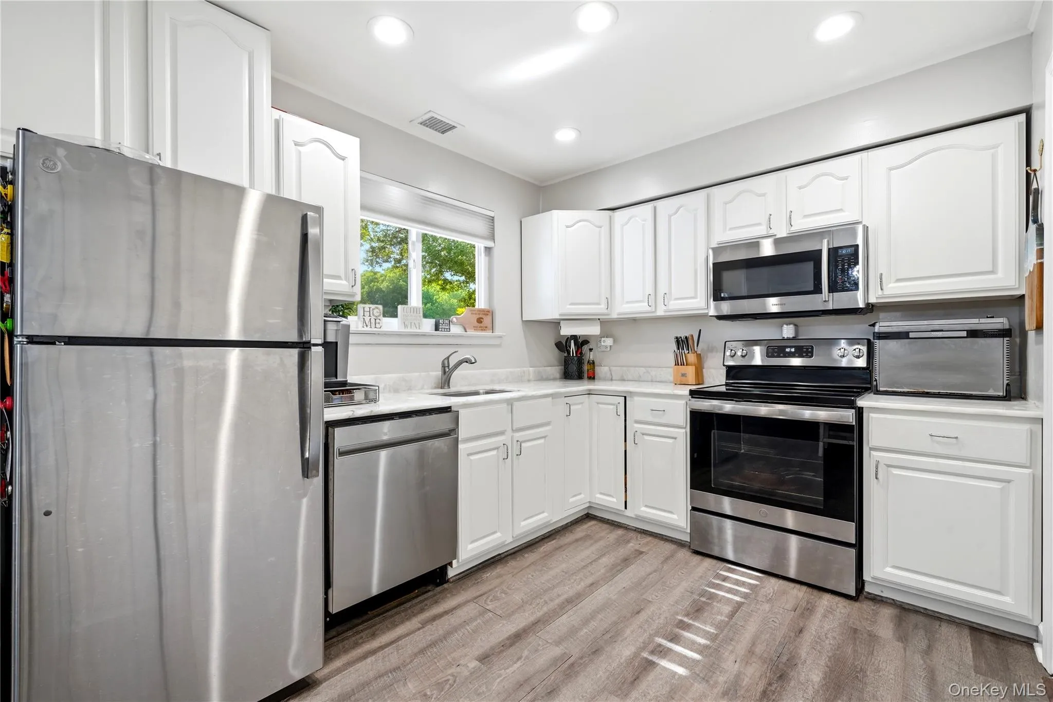 215 Springmeadow Drive, Islip, NY, 3 Bedrooms Bedrooms, 5 Rooms Rooms,1 BathroomBathrooms,Residential,For Rent,Springmeadow,0,1036745 215 Springmeadow Drive, Islip, NY, 3 Bedrooms Bedrooms, 5 Rooms Rooms,1 BathroomBathrooms,Residential,For Rent,Springmeadow,0,1036745