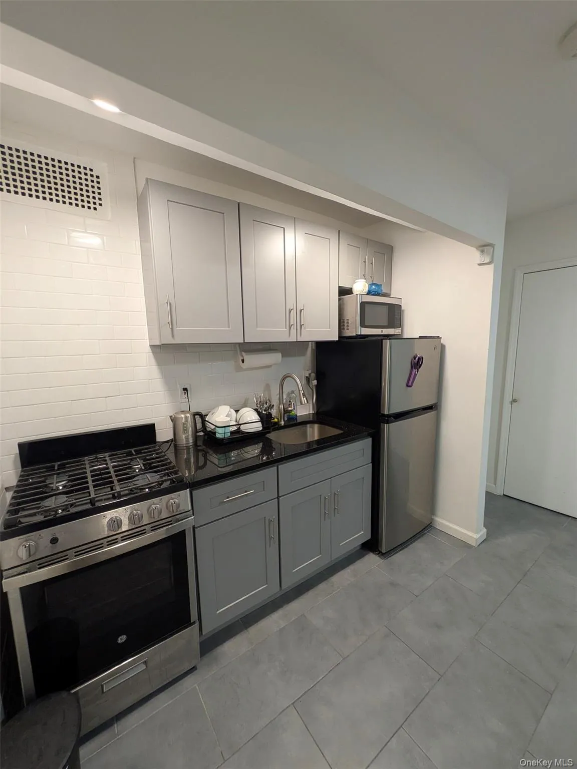 213-05 75th Avenue, New York, NY, 1 Bedroom Bedrooms, 2 Rooms Rooms,1 BathroomBathrooms,Residential,For Rent,75th,0,1036758 213-05 75th Avenue, New York, NY, 1 Bedroom Bedrooms, 2 Rooms Rooms,1 BathroomBathrooms,Residential,For Rent,75th,0,1036758