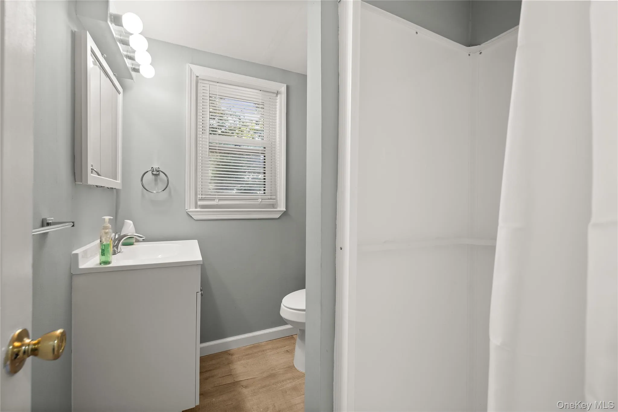 Full Bathroom, second floor Full Bathroom, second floor