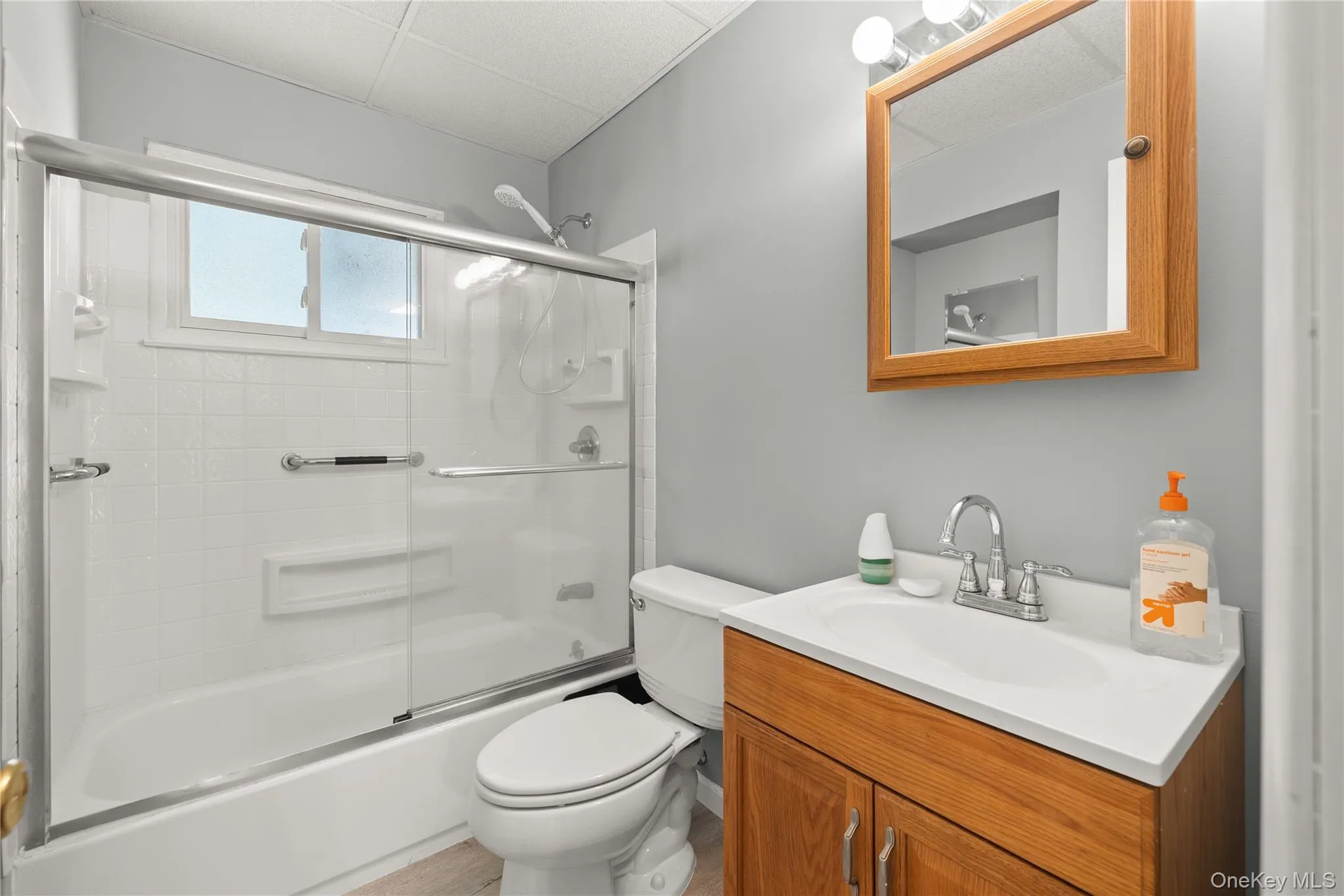 Full Bathroom, main level Full Bathroom, main level