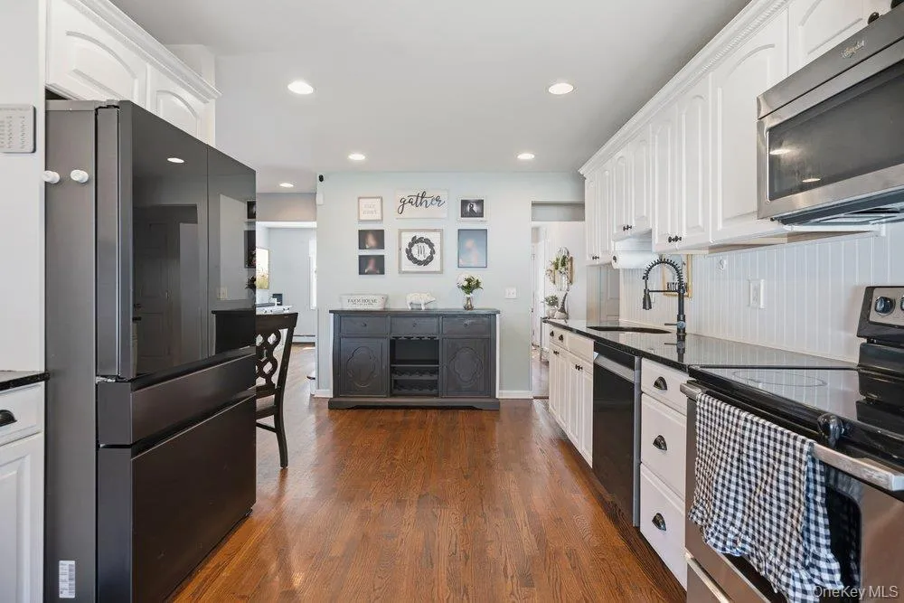 344 Ontario Avenue, Babylon, NY, 5 Bedrooms Bedrooms, 8 Rooms Rooms,2 BathroomsBathrooms,Residential,For Rent,Ontario,0,1036766 344 Ontario Avenue, Babylon, NY, 5 Bedrooms Bedrooms, 8 Rooms Rooms,2 BathroomsBathrooms,Residential,For Rent,Ontario,0,1036766