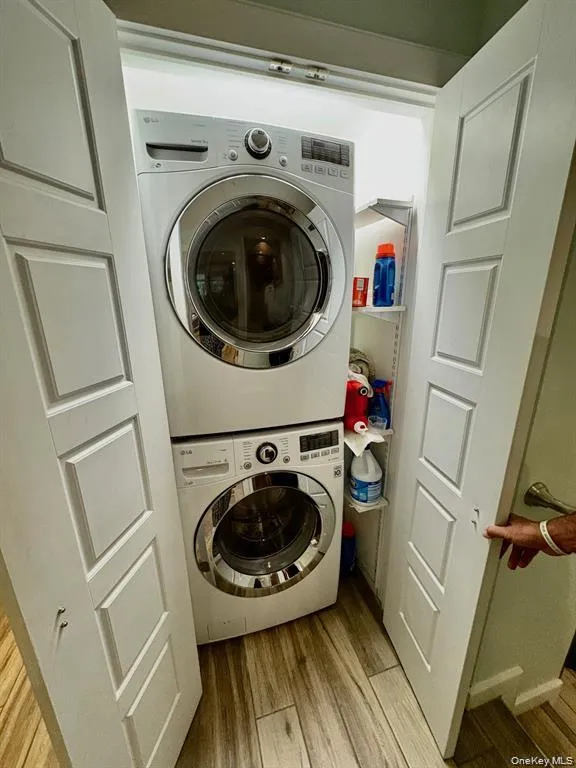 20 High Street, North Hempstead, NY, 1 Bedroom Bedrooms, 3 Rooms Rooms,1 BathroomBathrooms,Residential Lease,For Rent,High,0,1036768 20 High Street, North Hempstead, NY, 1 Bedroom Bedrooms, 3 Rooms Rooms,1 BathroomBathrooms,Residential Lease,For Rent,High,0,1036768